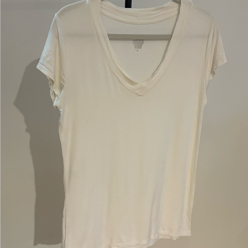 Mossimo Supply Co. Cream V-Neck Short Sleeve Tee